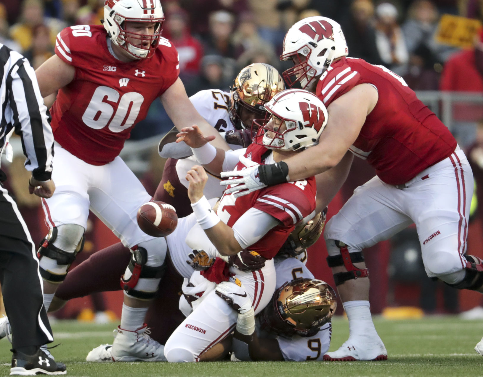 Golden Gophers 37, Badgers 15